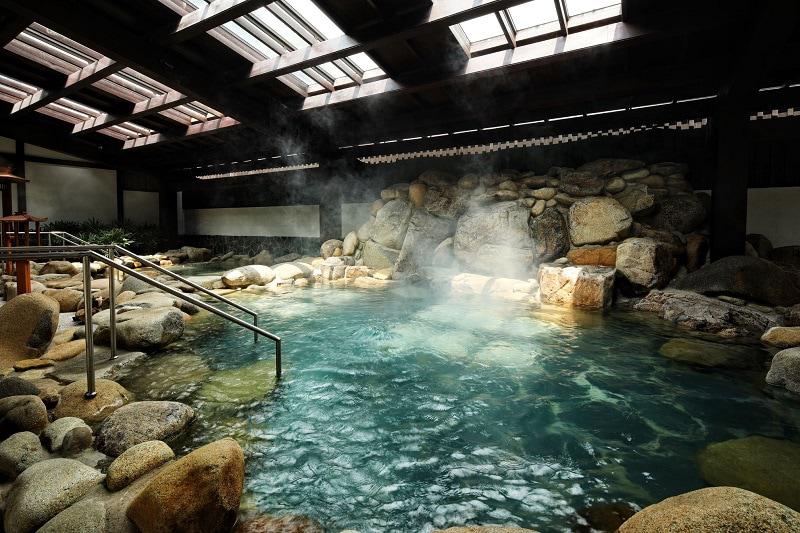 4 hot mineral spring resorts for winter break