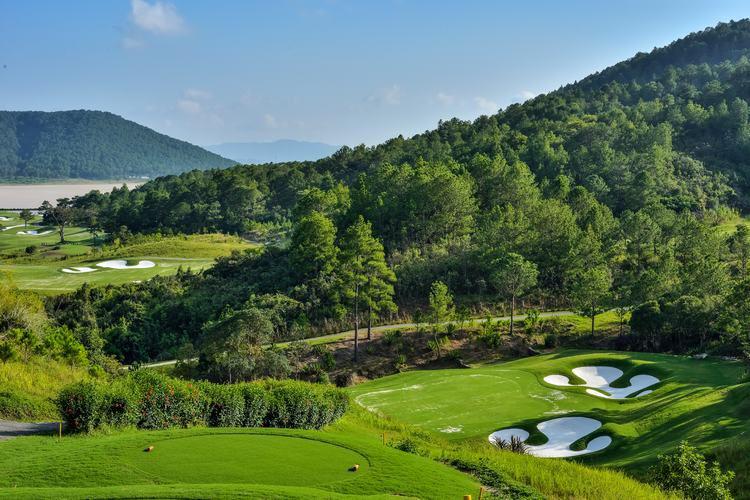 Vietnam South Beach Golf Package Tour to Mui Ne, Phan Thiet in 8 Days