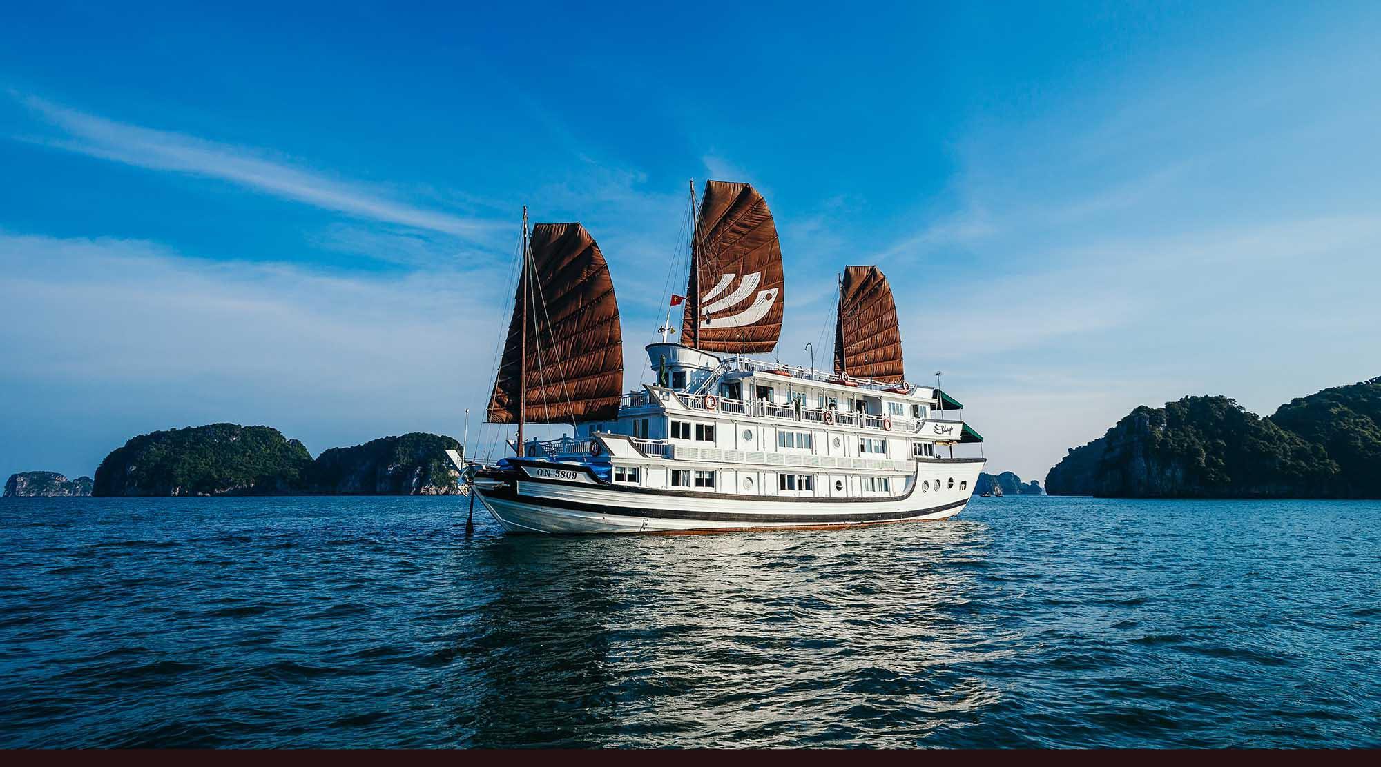 Tour Halong bay with Bhaya Classic Cruise in 2 days