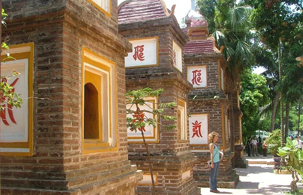 Tran Quoc Pagoda Travel Tips, Vietnam Travel Tips